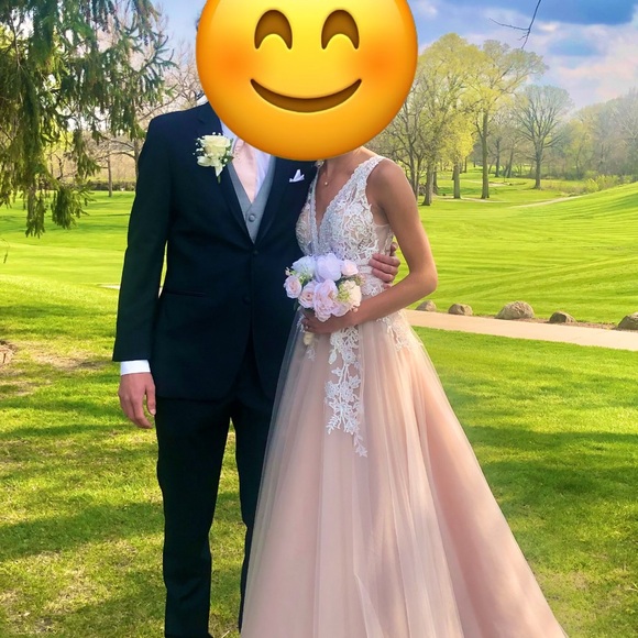 Lace-Embellished Special occasion Gown - Picture 2 of 3